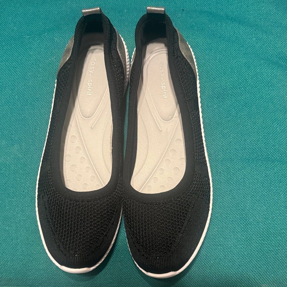 Easy Spirit Seglitz Black and Gray Slip-On Sneakers. New without tags